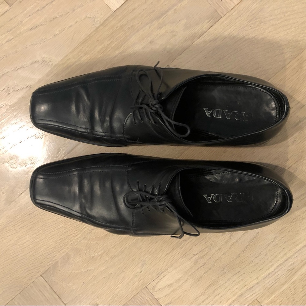 Prada Men’s black leather Oxford shoes - Picture 6 of 8